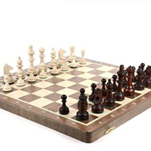 Schachspiel aus Nussbaumholz