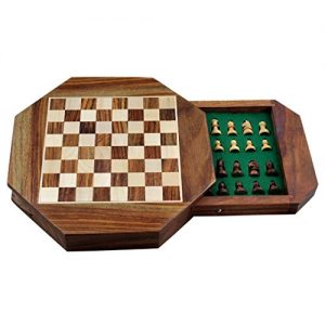 Schachfiguren Set und Holzbrett Achteckform